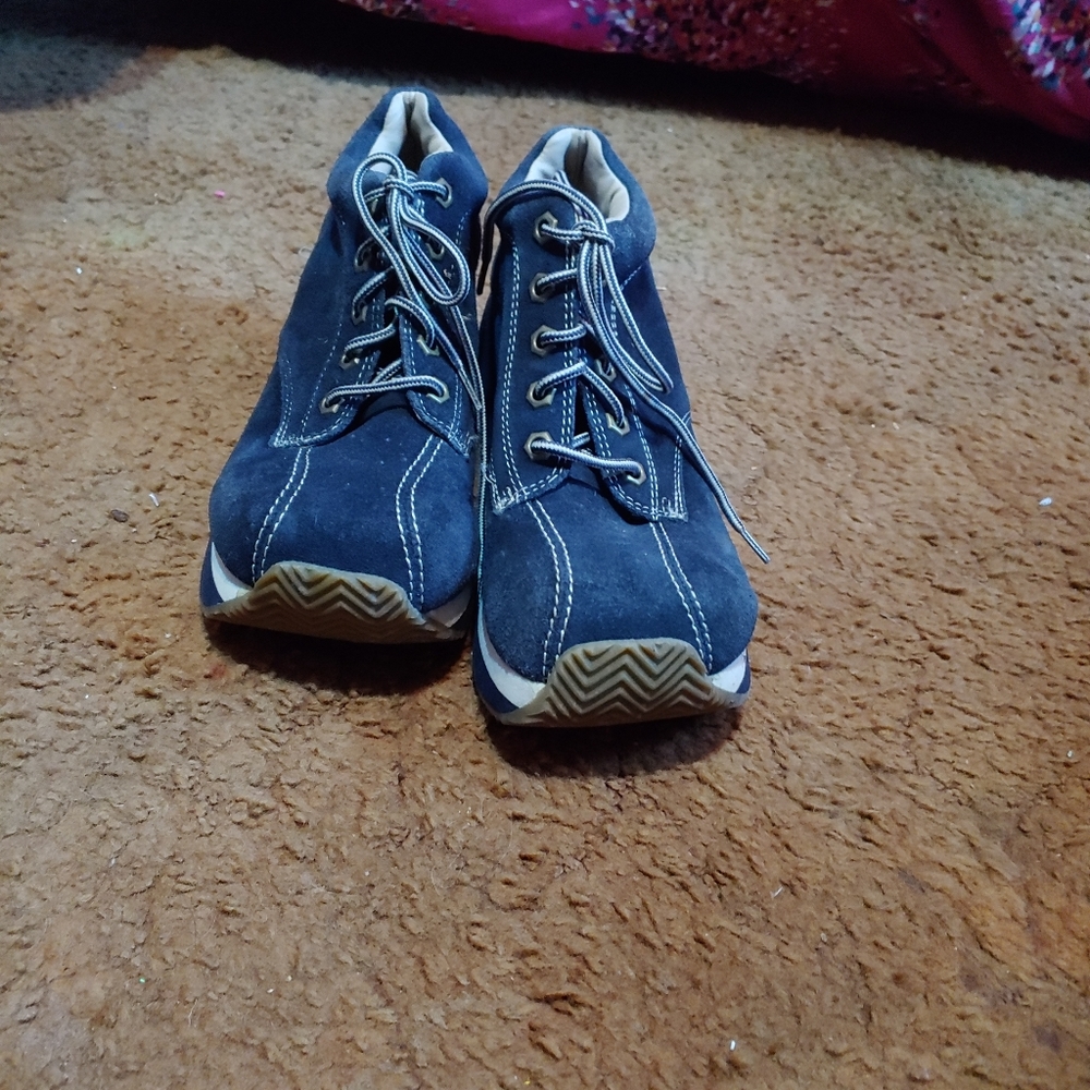 Shoes - Picture 2 of 3